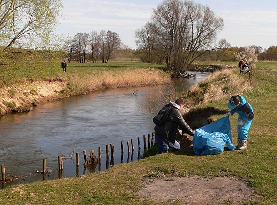 Wysprzątali rzekę Łebę 14463