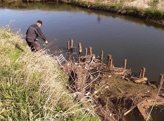 Wysprzątali rzekę Łebę 14464