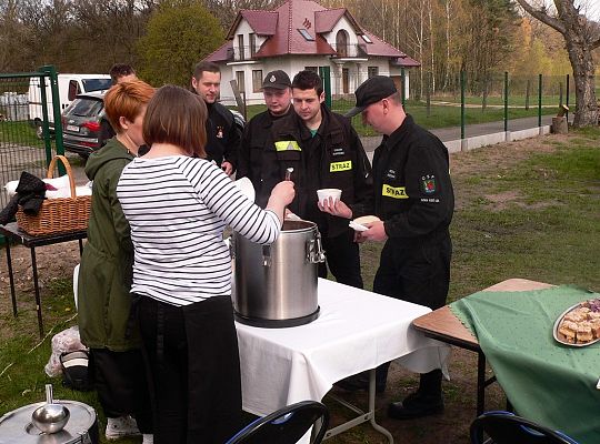 Wysprzątali rzekę Łebę 14465