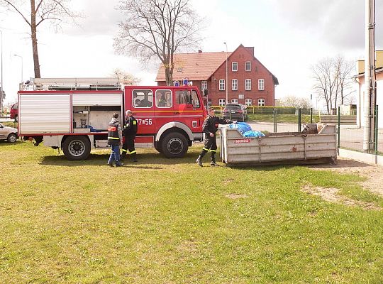 Wysprzątali rzekę Łebę 14466