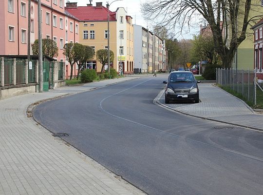 Nowa nawierzchnia i parkingi na Wybickiego 14475