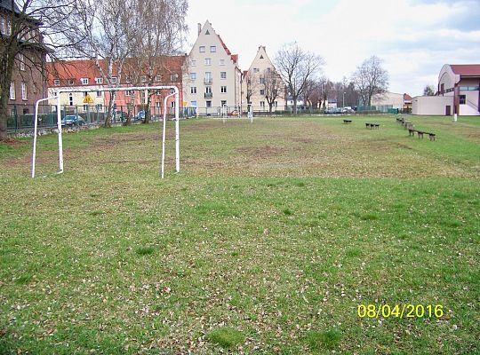 Boiska przy Gimnazjum nr 2 i ZS nr 3 z 14492