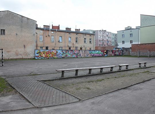 Boiska przy Gimnazjum nr 2 i ZS nr 3 z 14490