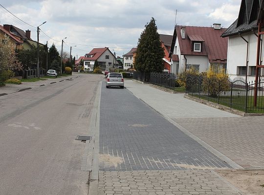 Nowe parkingi i chodnik przy kościele pw. 14630