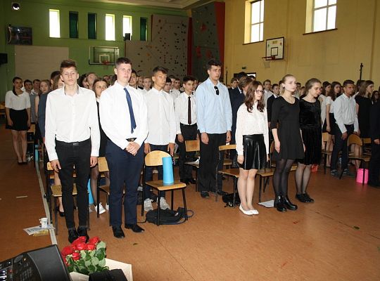 Uczniowie odebrali świadectwa i rozpoczęli wakacje 15279