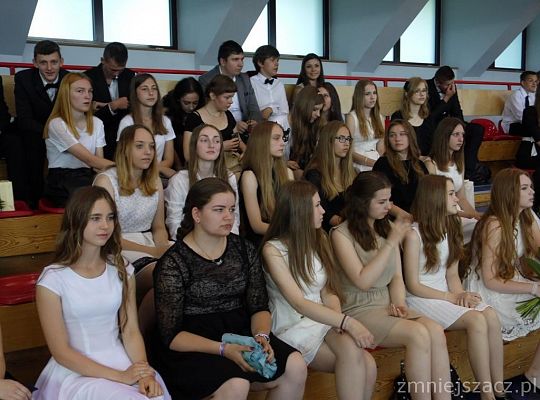 Uczniowie odebrali świadectwa i rozpoczęli wakacje 15257