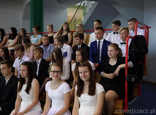 Uczniowie odebrali świadectwa i rozpoczęli wakacje 15258