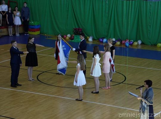 Uczniowie odebrali świadectwa i rozpoczęli wakacje 15263