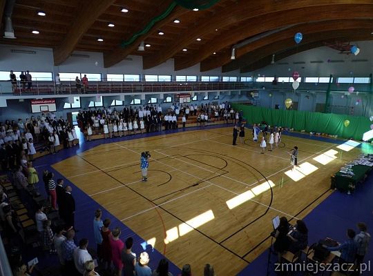 Uczniowie odebrali świadectwa i rozpoczęli wakacje 15264