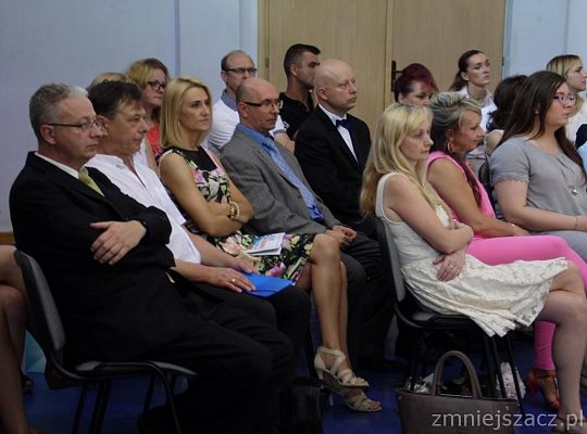 Uczniowie odebrali świadectwa i rozpoczęli wakacje 15266