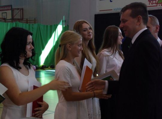 Uczniowie odebrali świadectwa i rozpoczęli wakacje 15274