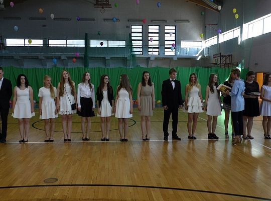 Uczniowie odebrali świadectwa i rozpoczęli wakacje 15238