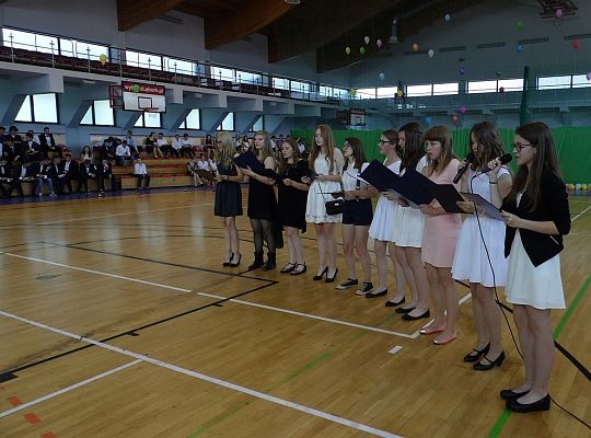 Uczniowie odebrali świadectwa i rozpoczęli wakacje 15237