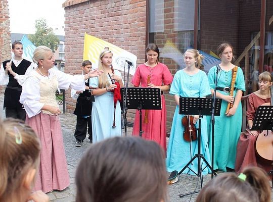 Warsztaty i pokazy tańców dawnych 15969