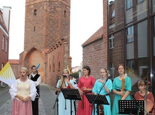 Warsztaty i pokazy tańców dawnych 15973