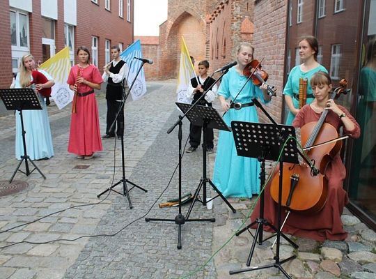 Warsztaty i pokazy tańców dawnych 15974