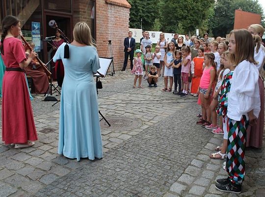 Warsztaty i pokazy tańców dawnych 15976