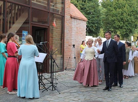 Warsztaty i pokazy tańców dawnych 15979