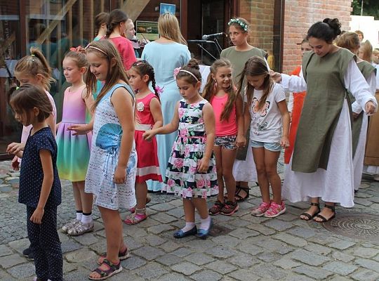 Warsztaty i pokazy tańców dawnych 15980