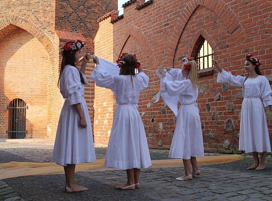 Warsztaty i pokazy tańców dawnych 15981