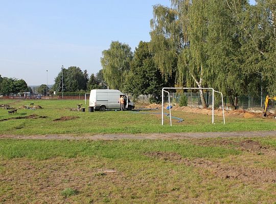 Prace ziemne na boisku przy Gimnazjum nr 2 15997