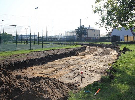 Prace ziemne na boisku przy Gimnazjum nr 2 16001