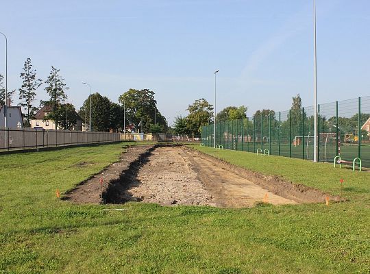 Prace ziemne na boisku przy Gimnazjum nr 2 15995