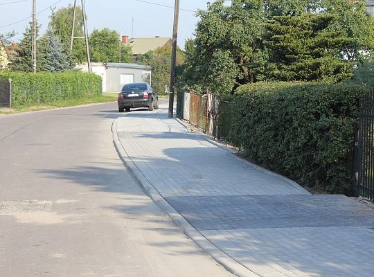 Ks. Gracza z nowym chodnikiem 16630