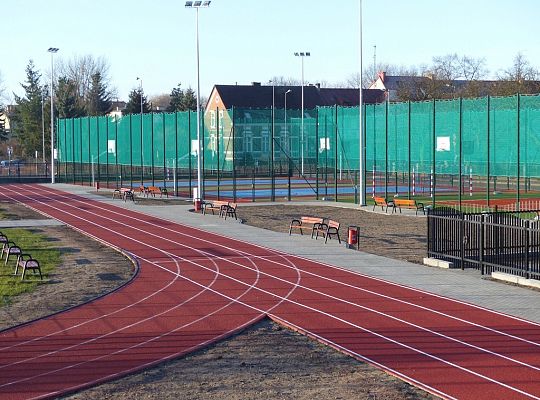 Nowe boiska i bieżnia przy Gimnazjum nr 2 i ZS nr 17496