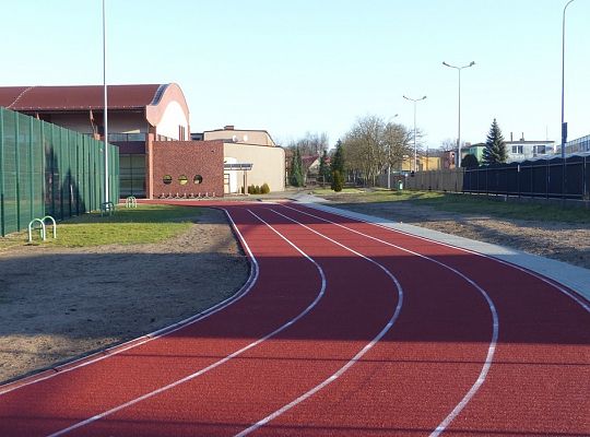 Nowe boiska i bieżnia przy Gimnazjum nr 2 i ZS nr 17508