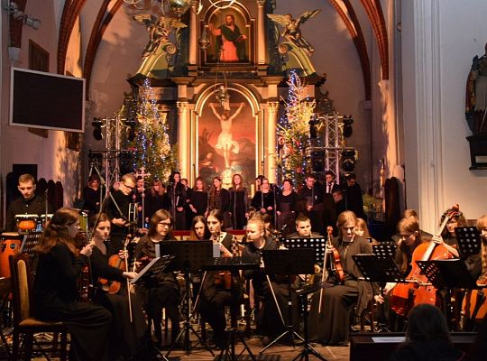 Noworoczny Koncert Świąteczny w międzynarodowej 17757