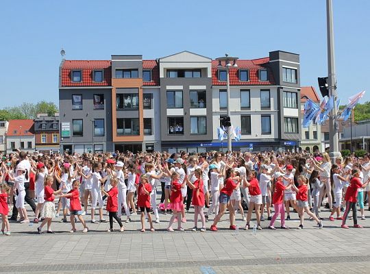 Rekord w tańczeniu układu choreograficznego do 19064