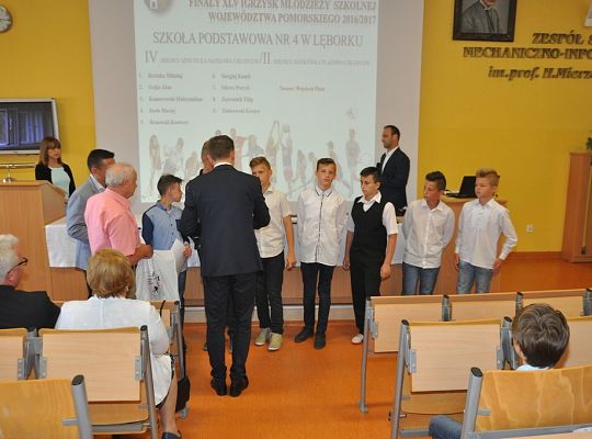 Podsumowanie sportowej rywalizacji szkół Powiatu 19618