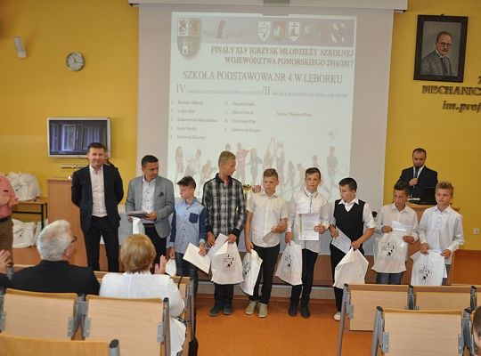 Podsumowanie sportowej rywalizacji szkół Powiatu 19619