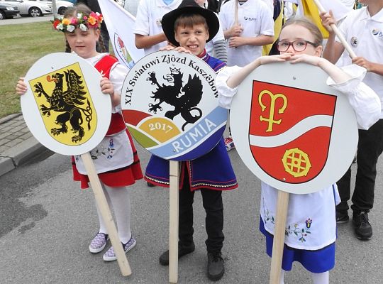 Liczna delegacja lęborskich Kaszubów na XIX 19851