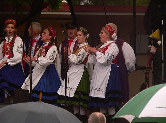 Liczna delegacja lęborskich Kaszubów na XIX 19870