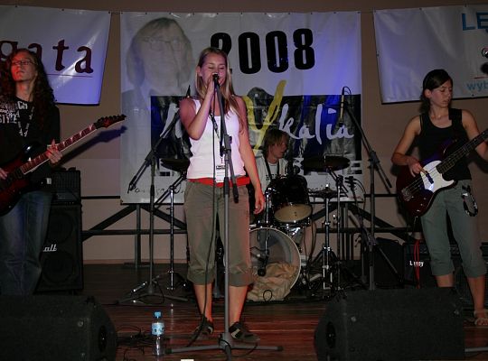 VI „Muzykalia Lęborskie” - pogo pod sceną  638