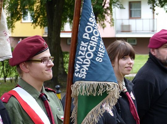 Wmurowali urnę z ziemią pod budowanym pomnikiem 21061