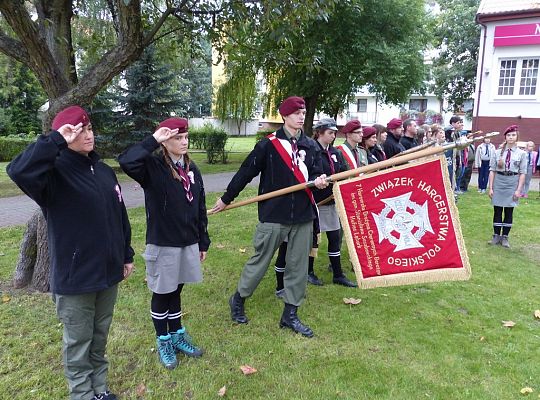 Wmurowali urnę z ziemią pod budowanym pomnikiem 21088