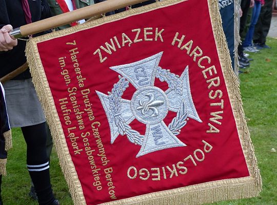 Wmurowali urnę z ziemią pod budowanym pomnikiem 21089