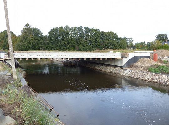 Most na Weterynaryjnej. Betonowe przęsło połączyło 21357