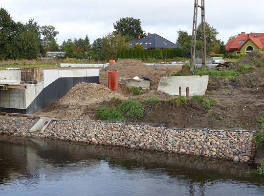 Most na Weterynaryjnej. Betonowe przęsło połączyło 21358