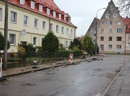 Nowy chodnik i zatoczka postojowa na ulicy 21891