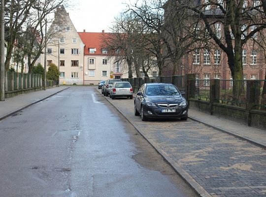 Nowy chodnik i zatoka postojowa na 14 pojazdów na 22213