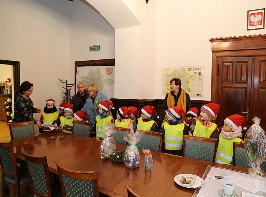 Przedszkolaki z życzeniami w Ratuszu 22393