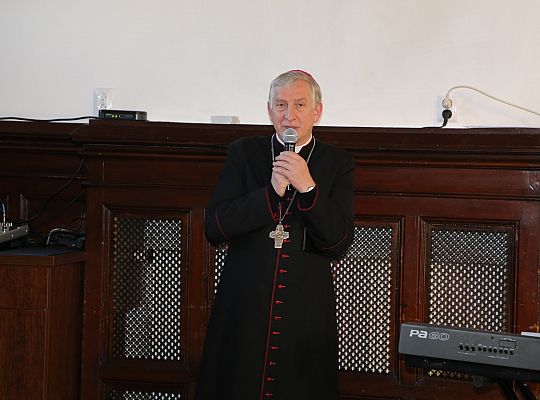 Biskup z wizytą duszpasterską w Ratuszu 22703