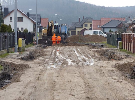 Budowa kanalizacji deszczowej i jezdni na Szarych 22890