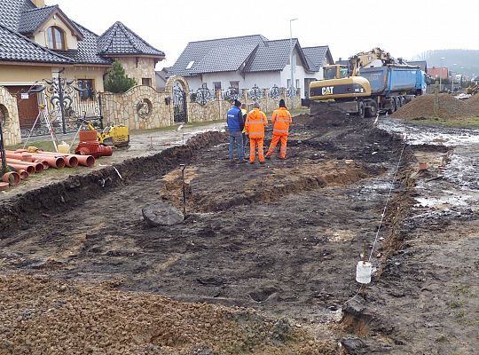 Budowa kanalizacji deszczowej i jezdni na Szarych 22894