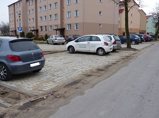 35 utwardzonych miejsc parkingowych na Tczewskiej 22920