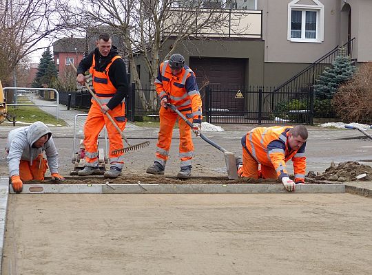 Budowa drogi i parkingu przy ulicy Kasztanowej 23230